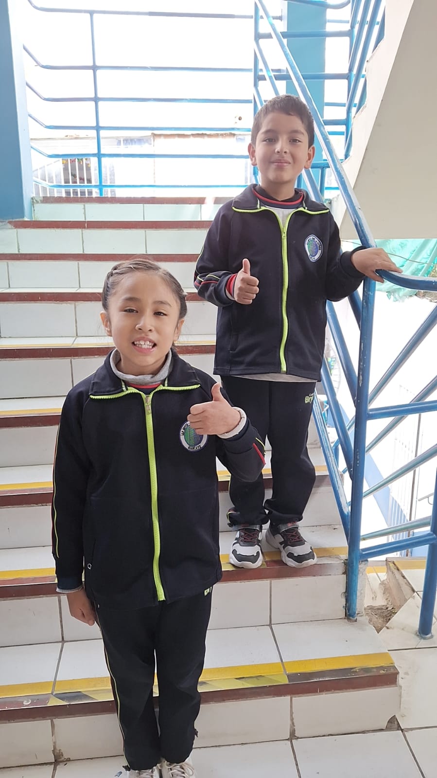 Niños aprendiendo inglés